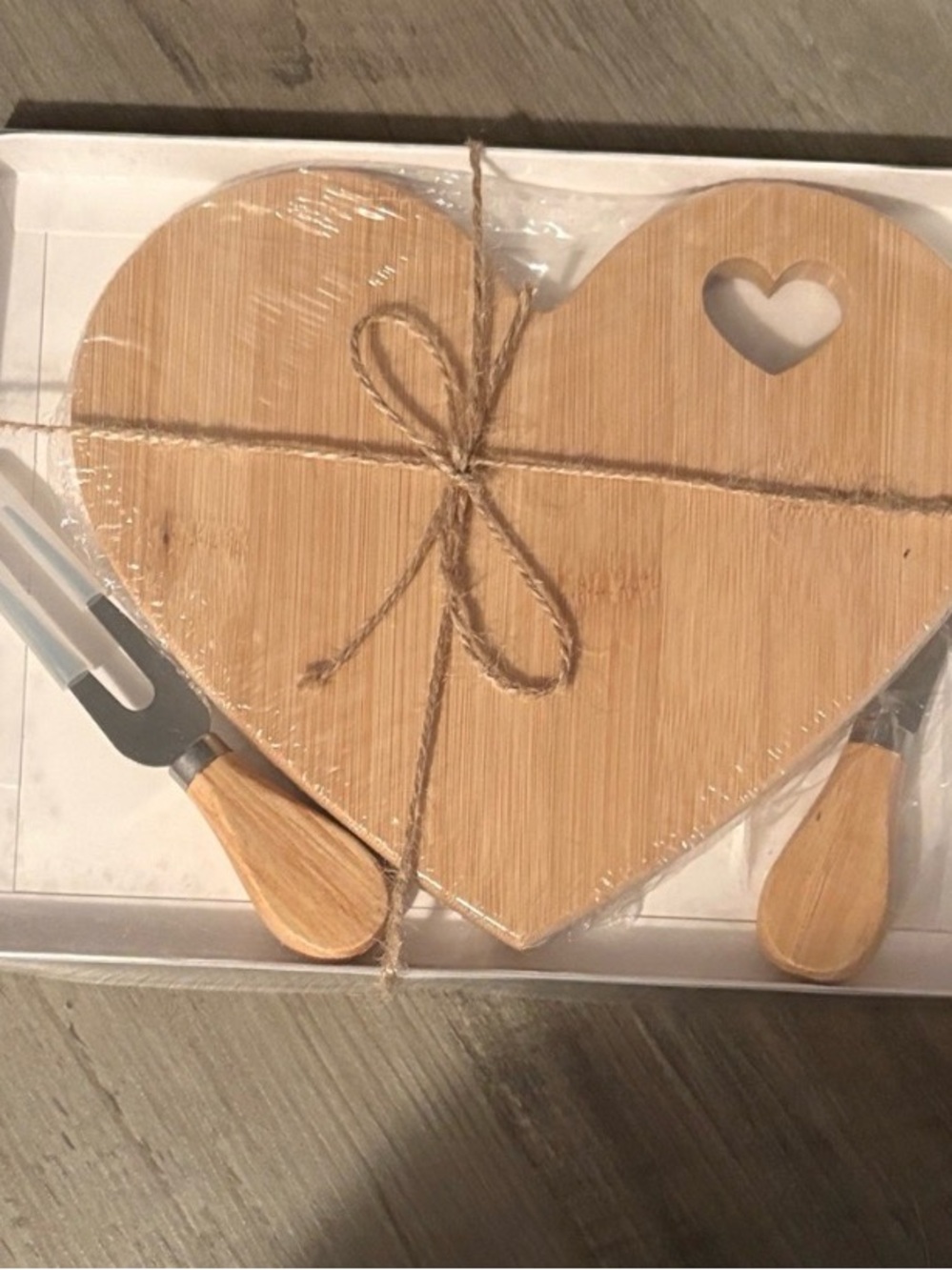 🍀 Heart-Shaped Bamboo Cheese Board Set with utensils